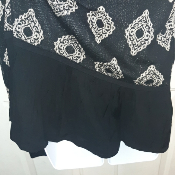 New Metallic V-Neck TwoFer Layered Look Sweater - Picture 7 of 8